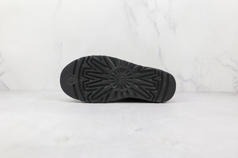 UGG Straight Low-Cut