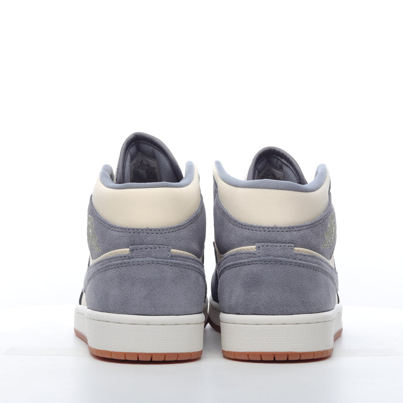 Qiao Yi Air Jordan 1 Mid